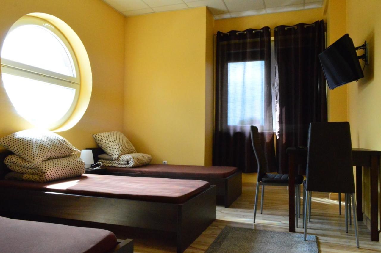 Хостелы Hostel Mira Кельце